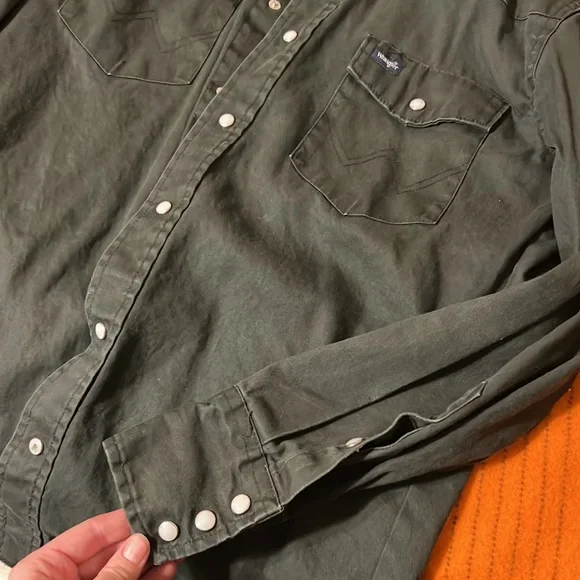 Men’s Western Shirt Wrangler Button Down with Pearl Snaps - Picture 4 of 4